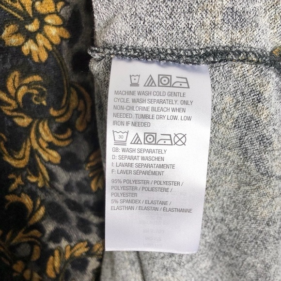 𝅺Susan Graver Damask Printed Sweater Tunic New NWOT - Picture 11 of 11